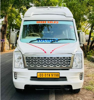 14-Seater-1X1-Maharaja-tempo-traveller